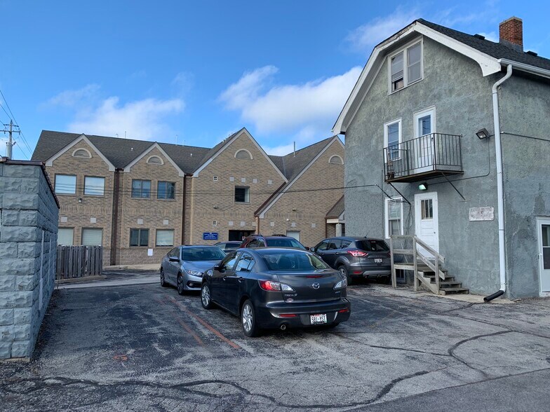 More Photos Of 4425-4429 N Oakland Ave, Shorewood Storefront Retail Residential For Sale