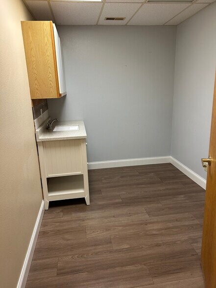 More Photos Of 2201 Jackson Blvd, Rapid City Office For Lease