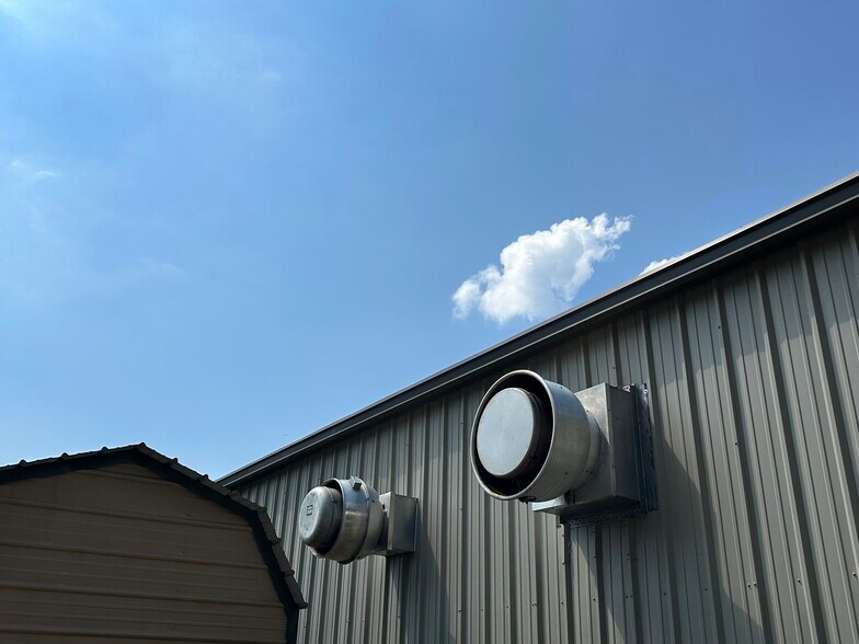 More Photos Of 277 Luther Seiber Blvd, Pioneer Restaurant For Sale