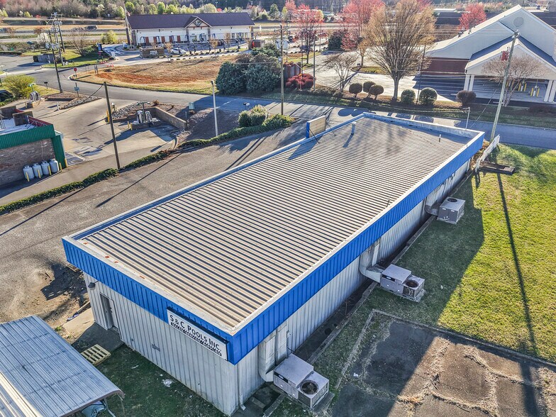 More Photos Of 111 Angela Dr, King General Retail For Sale