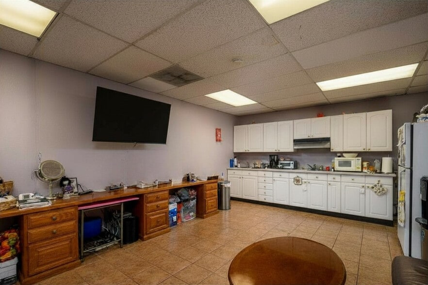 More Photos Of 16346-16348 Whittier Blvd, Whittier General Retail For Lease