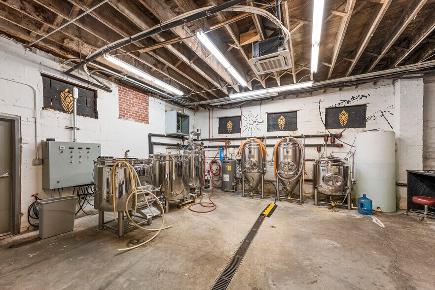 More Photos Of 1740-1744 N Main St, Jacksonville Storefront For Lease