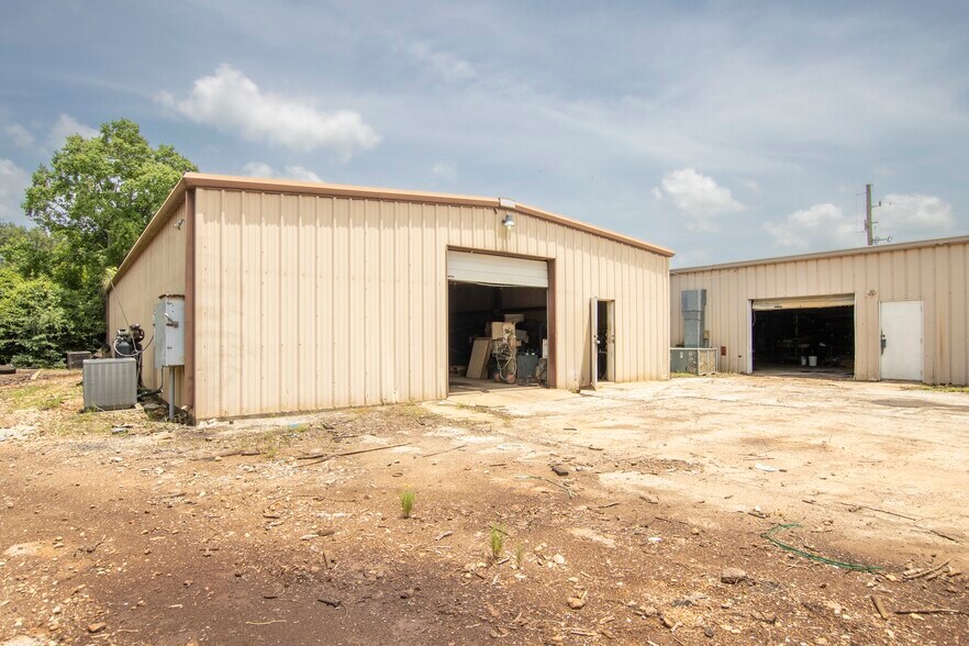 More Photos Of 2060 Highway 90 W, Sealy Manufacturing For Sale