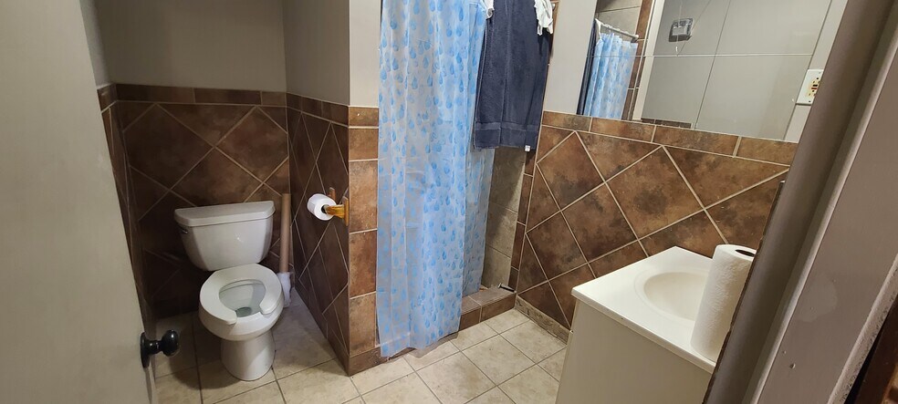 More Photos Of 5520 Military Pky, Dallas Industrial For Sale