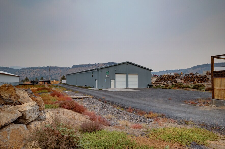 More Photos Of 14079 SW Commercial Loop Rd, Terrebonne Warehouse For Sale