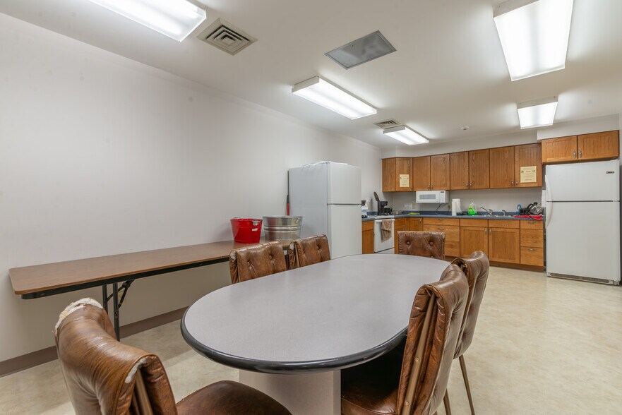 More Photos Of 210 W Spring St, Freeport Office For Sale