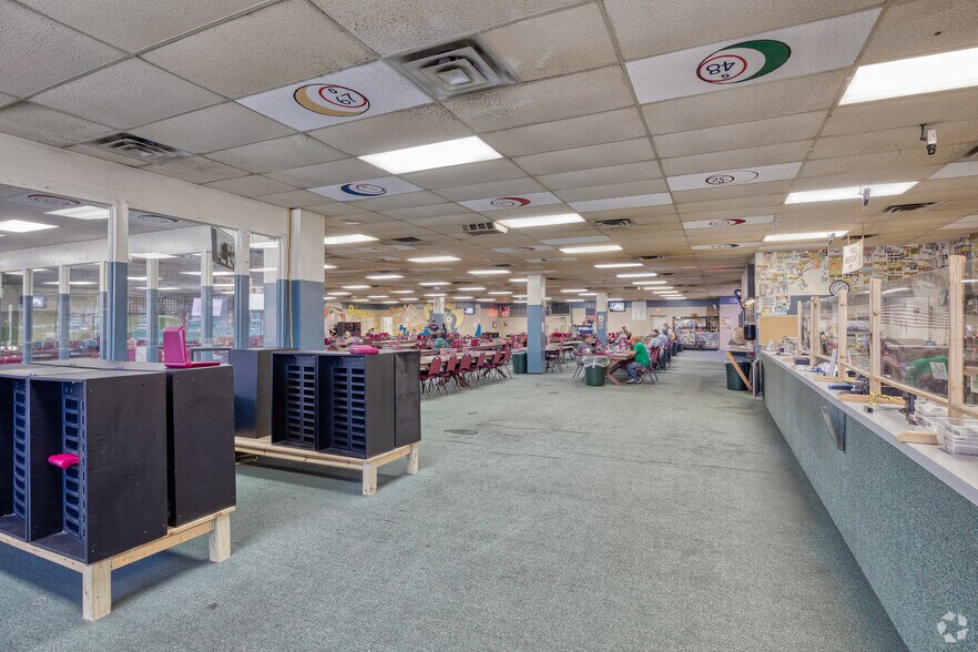 More Photos Of 900 E Braker Ln, Austin Storefront For Lease