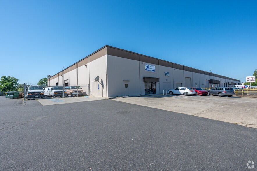 More Photos Of 3120-3190 Orange Grove Ave, North Highlands Distribution For Lease