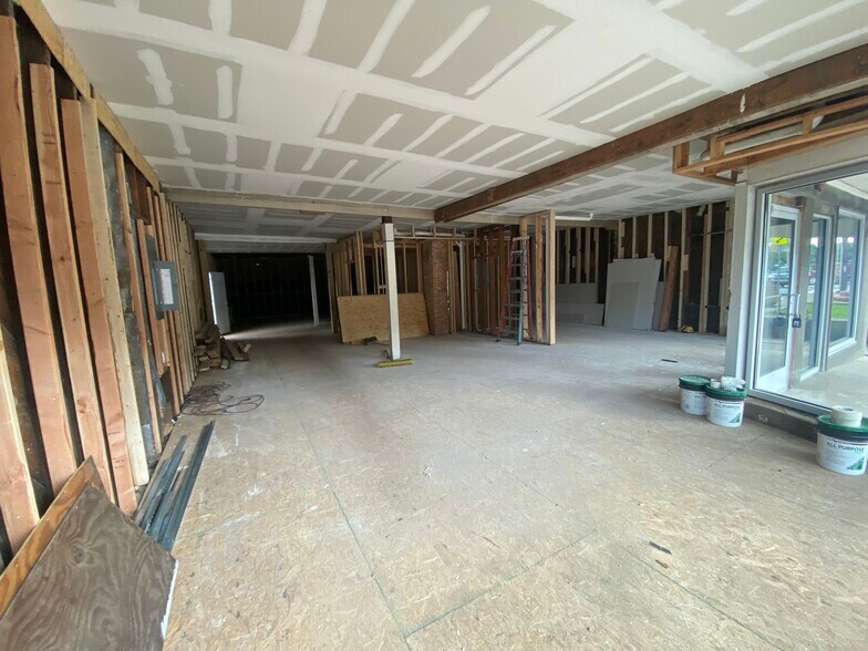 More Photos Of 6905 Belair Rd, Baltimore Office Residential For Lease