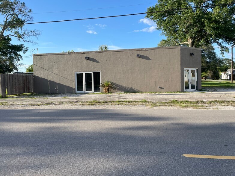 More Photos Of 928 Block St, Port Neches Office Residential For Sale