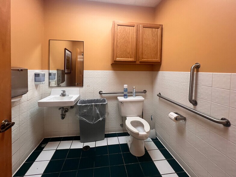 More Photos Of 1360 E County Road E E, Vadnais Heights Warehouse For Lease