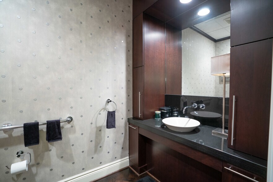 More Photos Of 112 Kercheval Ave, Grosse Pointe Office Residential For Lease