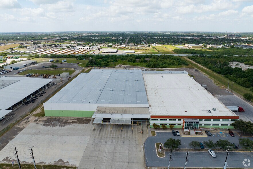 More Photos Of 1010 E Chapin St, Edinburg Warehouse For Lease