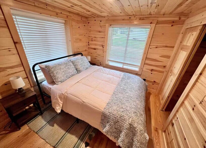 More Photos Of 4472 M-75, Walloon Lake Bar For Sale