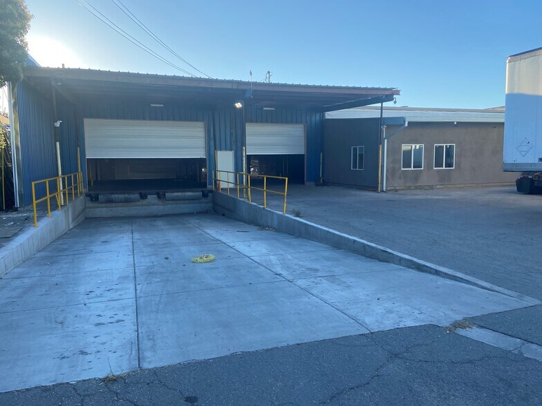 More Photos Of 741 S Airport Way, Stockton Showroom For Lease