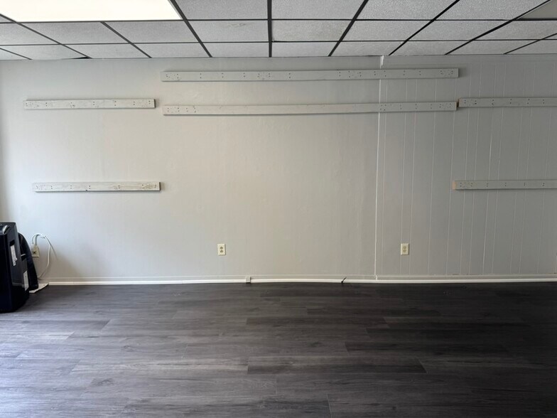 More Photos Of 437 Cavitt Ave, Trafford Office For Lease