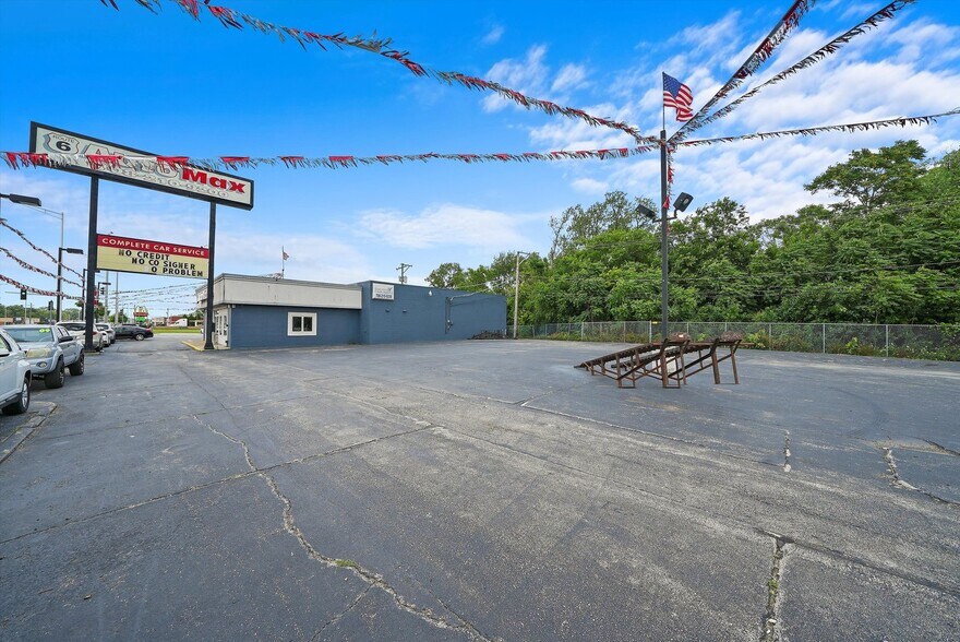 More Photos Of 2920 W 159th St, Markham Freestanding For Sale