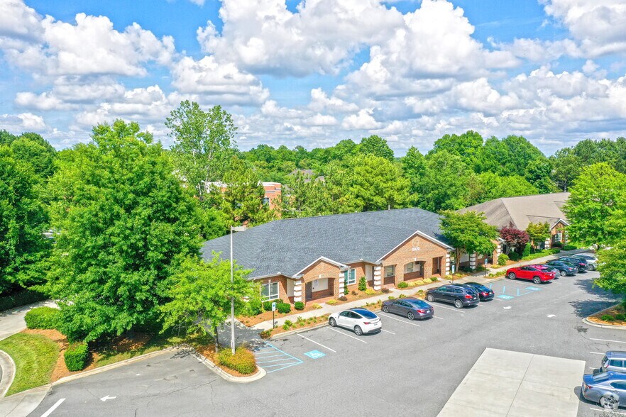 More Photos Of 10420 Park Rd, Charlotte Medical For Lease