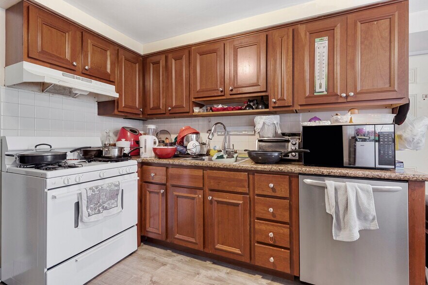 More Photos Of 8813 Dee Rd, Des Plaines Apartments For Sale