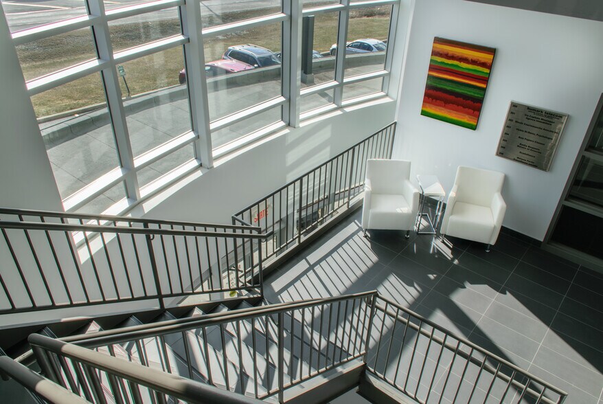 More Photos Of 145 Rue De Sherbrooke, Cowansville Office For Lease