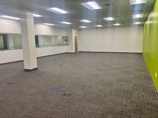 More Photos Of 754 W Gold Coast Rd, Papillion Storefront Retail Office For Lease
