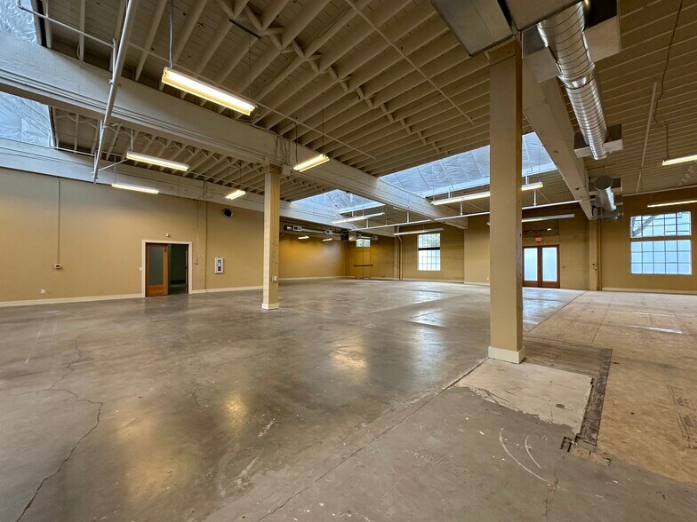 More Photos Of 710 NW 17th Ave, Portland Warehouse For Lease