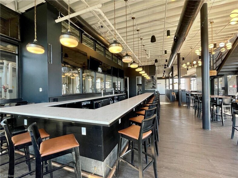 More Photos Of 3941 Erie St, Willoughby Restaurant For Lease