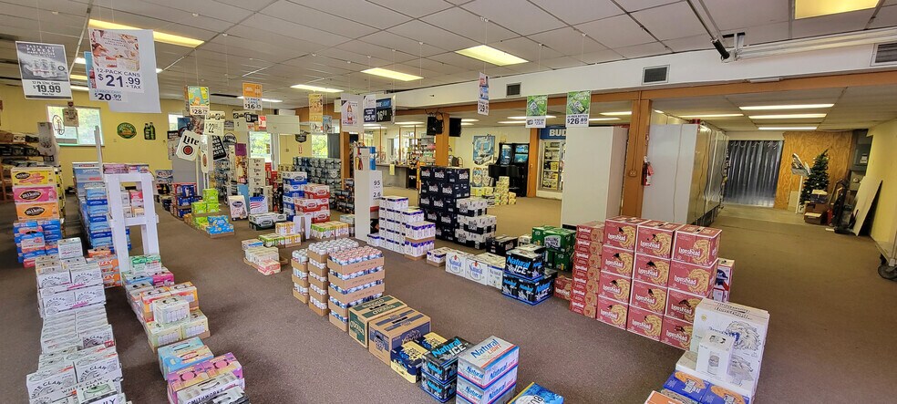 More Photos Of 700 E Main St, Plymouth Freestanding For Lease