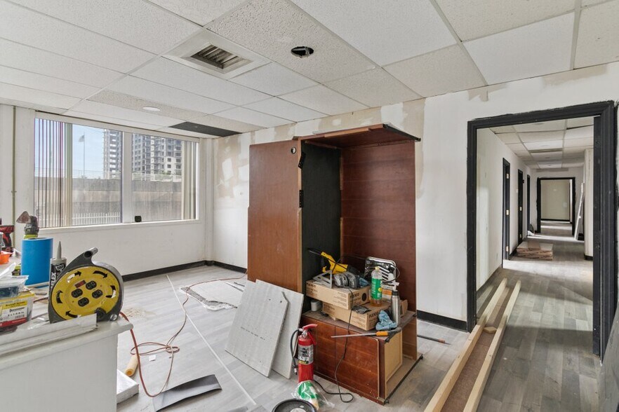 More Photos Of 327-345 E Bay St, Jacksonville Office For Lease