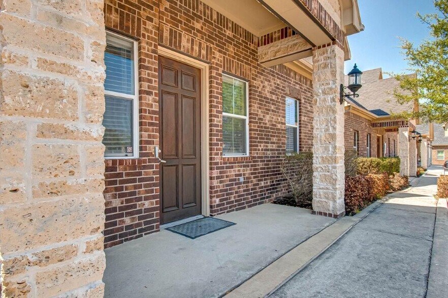 Primary Photo Of 303 Longmire Rd, Conroe Office For Lease