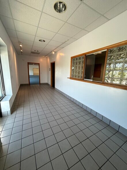 More Photos Of 913 Upward Rd, Flat Rock Warehouse For Lease