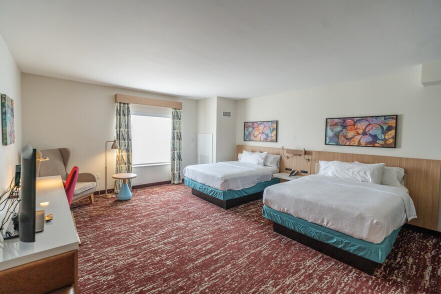 More Photos Of 470 S Martin St, Longmont Hotel For Sale