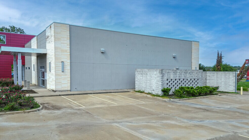 More Photos Of 101 S John Redditt Dr, Lufkin Medical For Sale