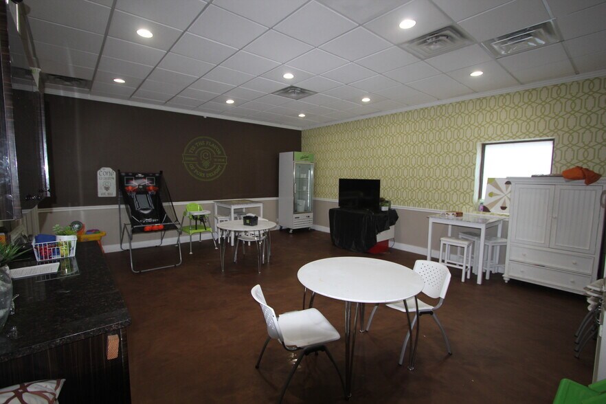 More Photos Of 1047 W Madison St, Chicago Apartments For Lease