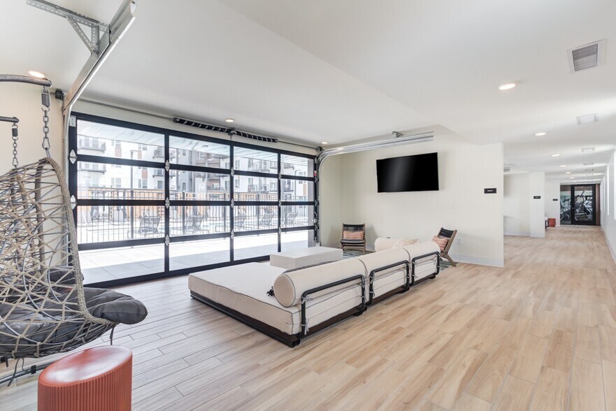 More Photos Of 1423 Ellinwood Ave, Des Plaines Apartments For Lease