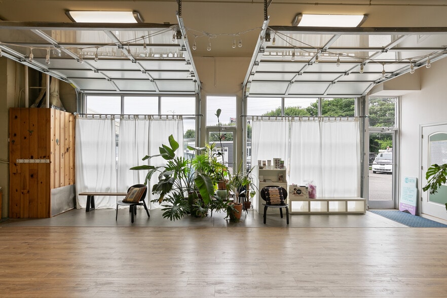 More Photos Of 1726 Altamont Ave, Richmond Warehouse For Lease