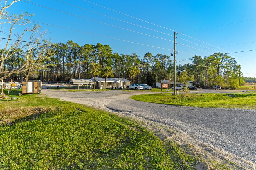 More Photos Of 19323 US Highway 331 S, Freeport Service For Lease