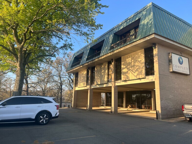 More Photos Of 2311 Biscayne Dr, Little Rock Office For Lease