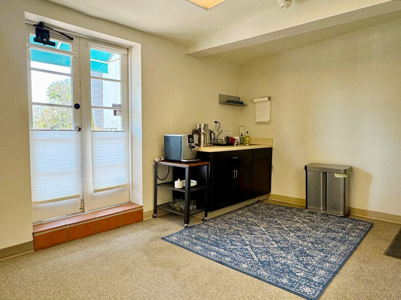 More Photos Of 104 W Anapamu St, Santa Barbara Office For Lease