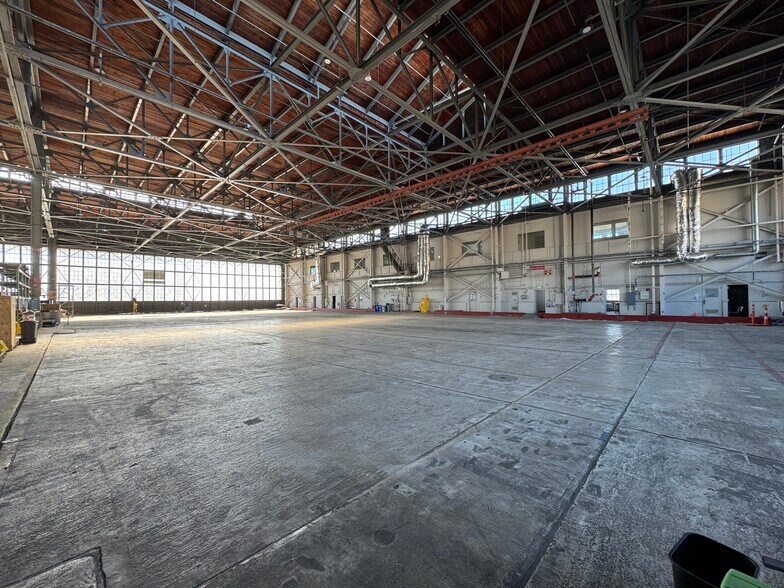 More Photos Of 2401 Monarch St, Alameda Light Manufacturing For Lease