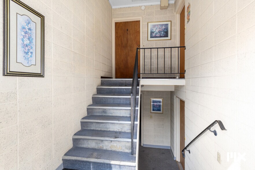 More Photos Of 2907 S Burdick St, Kalamazoo Apartments For Sale