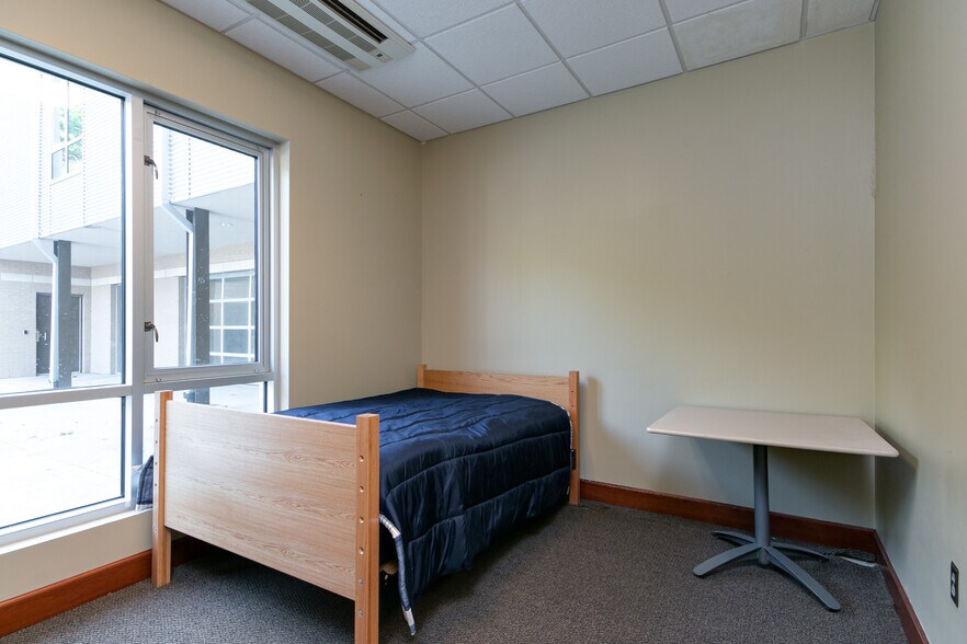 More Photos Of 1632 McCain Ln, Manhattan Sorority Fraternity House For Sale