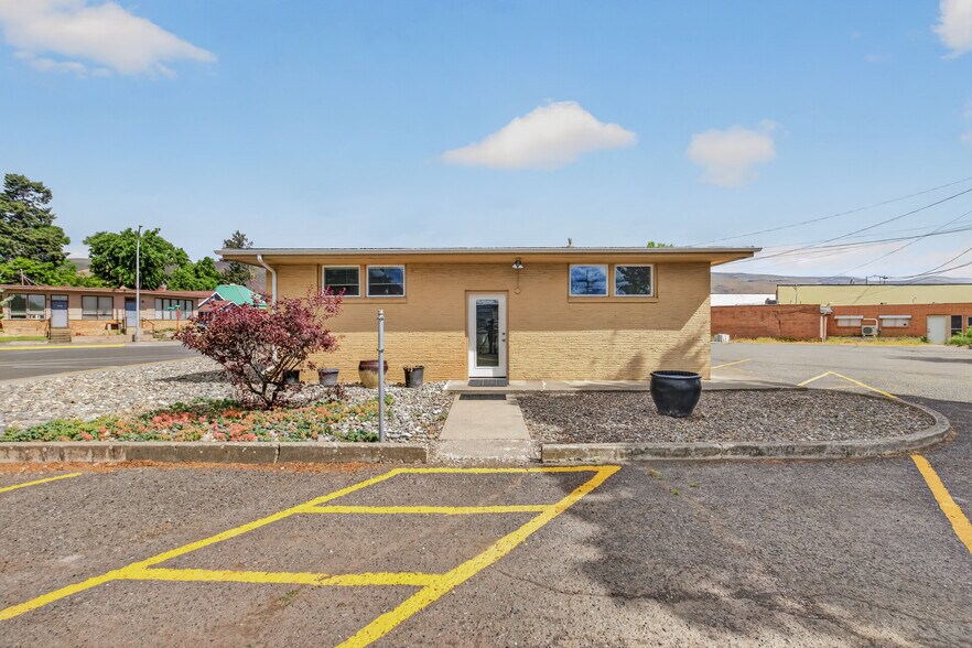 More Photos Of 619 Diagonal St, Clarkston Medical For Sale