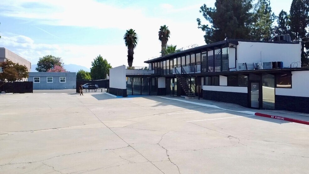 More Photos Of 670 N Arrowhead Ave, San Bernardino Office For Lease