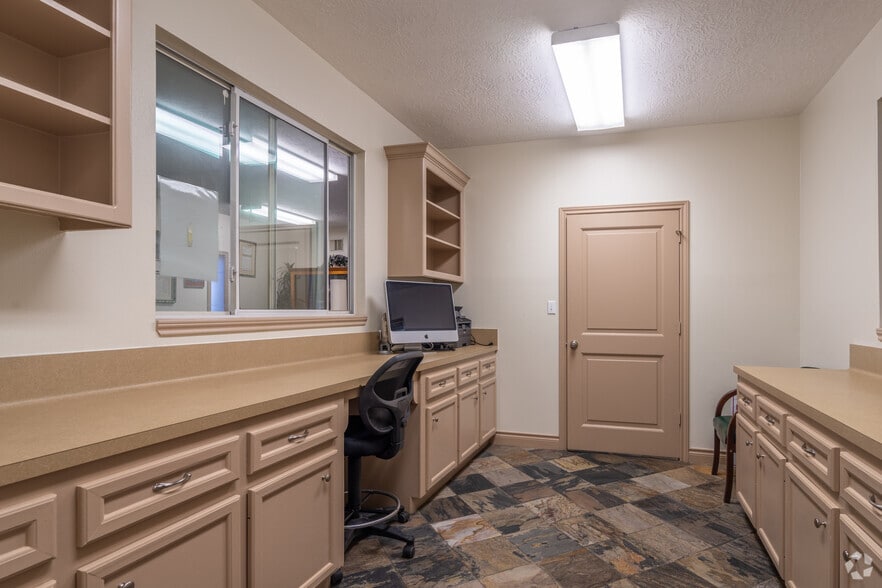 More Photos Of 2202 Lone Oak Rd, Houston Health Club For Sale