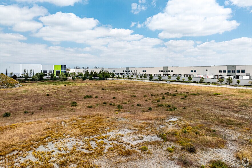 More Photos Of 11216 Citrus Ave, Fontana Distribution For Lease