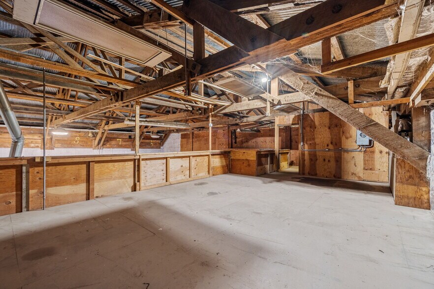 More Photos Of 4051-4061 N Highway 101, Eureka Warehouse For Sale