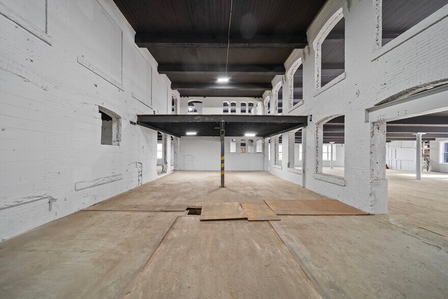 More Photos Of 174 N Main St, Franklin Light Manufacturing For Sale