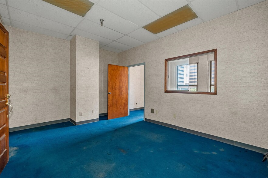 More Photos Of 509 Marshall St, Shreveport Office For Sale