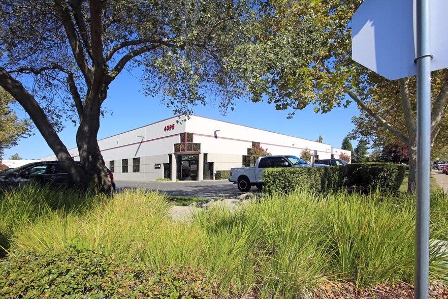 Primary Photo Of 4095 Delmar Ave, Rocklin Warehouse For Lease